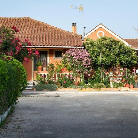 Vila Rose Garden Melíkia Exteriér fotografie