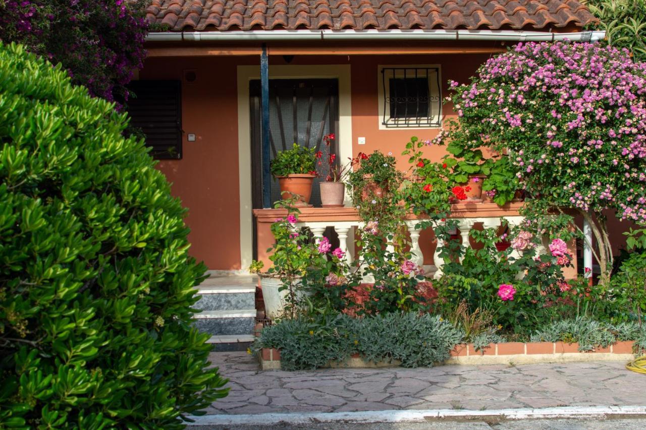 Vila Rose Garden Melíkia Exteriér fotografie