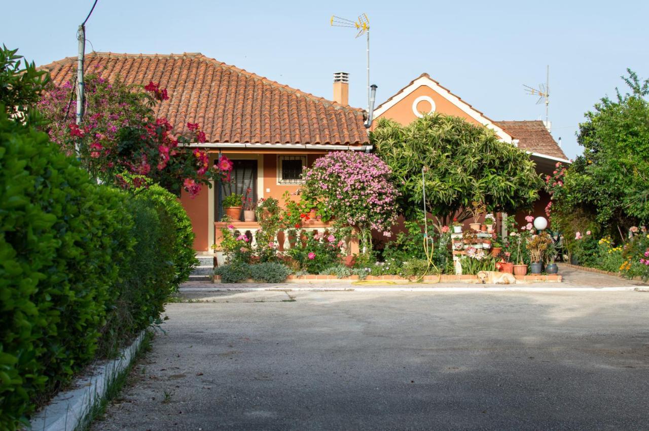 Vila Rose Garden Melíkia Exteriér fotografie
